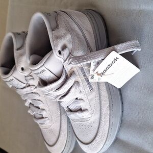 Reebok Suede Womens 8 1/2